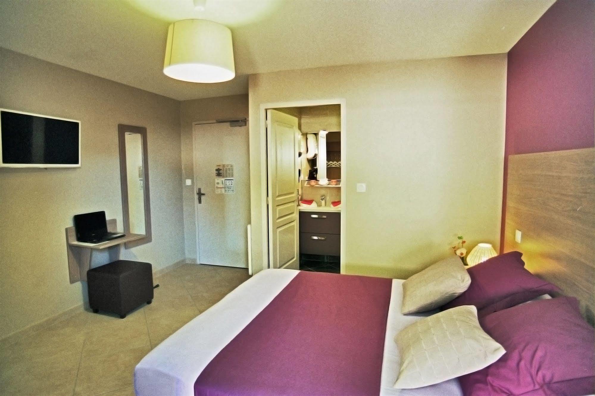 Hotel L'Anvia Bollène Zewnętrze zdjęcie