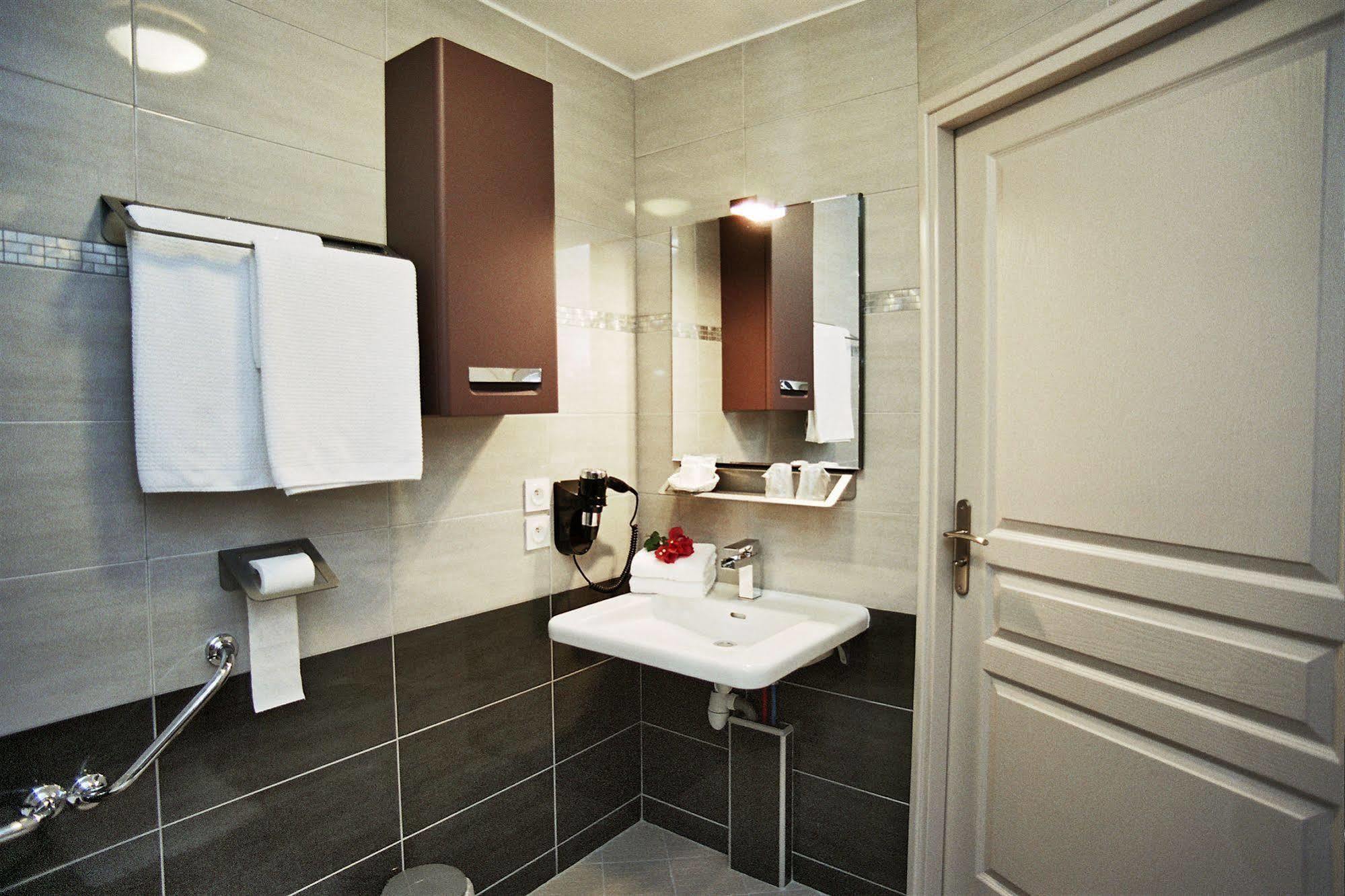Hotel L'Anvia Bollène Zewnętrze zdjęcie